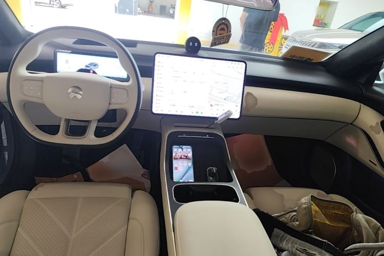 Used Nio ET5 2025 75 kWh Center Console