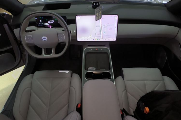 Used Nio ET5 2025 75 kWh Center Console