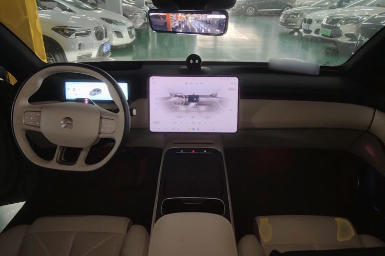 Used Nio ET5 2025 75 kWh Center Console