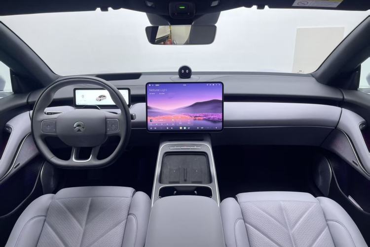 Used Nio ET5 2025 75 kWh Center Console