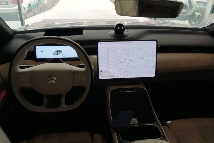 Used Nio ET5 2025 75 kWh Center Console