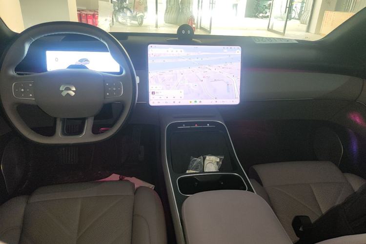 Used Nio ET5 2025 75 kWh Center Console