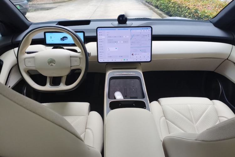 Used Nio ET5 2025 75 kWh Center Console
