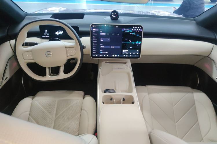 Used Nio ET5 2025 75 kWh Center Console