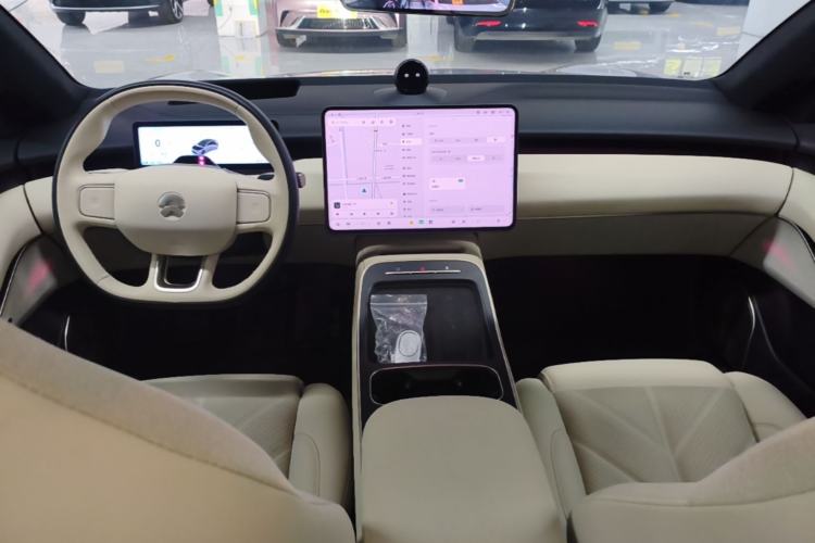 Used Nio ET5 2025 75 kWh Center Console