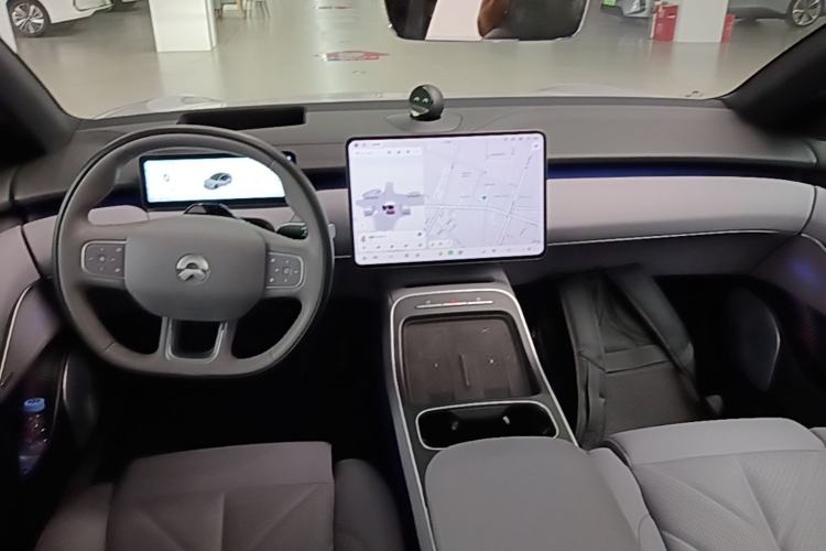 Used Nio ET5 2025 75 kWh Center Console