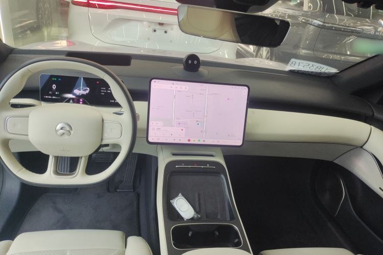 Used Nio ET5 2025 75 kWh Center Console