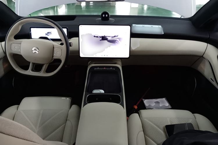 Used Nio ET5 2025 75 kWh Center Console