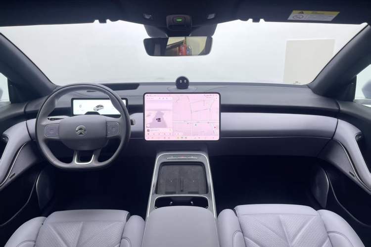 Used Nio ET5 2025 75 kWh Center Console