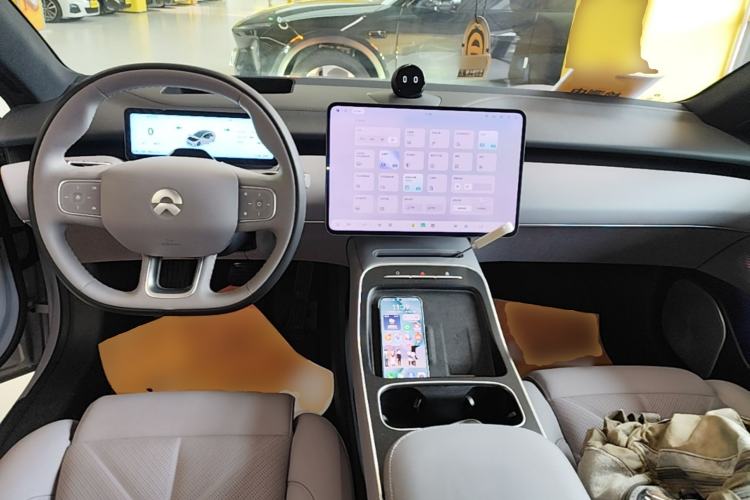 Used Nio ET5 2025 75 kWh Center Console