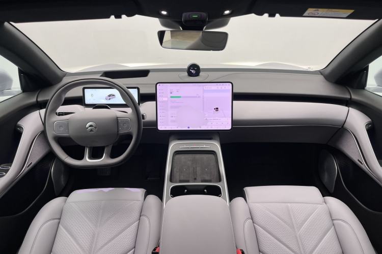 Used Nio ET5 2025 75 kWh Center Console