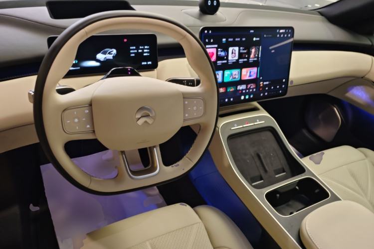 Used Nio ET5 2025 75 kWh Center Console