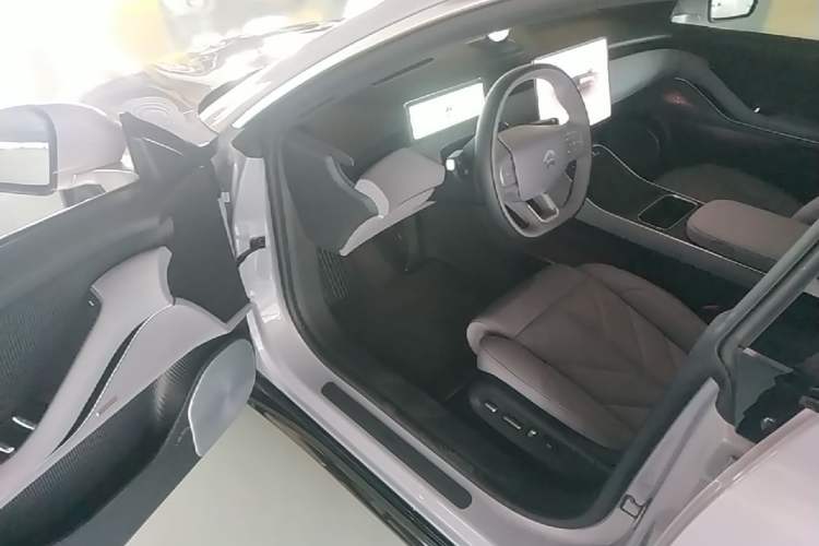 Used Nio ET5 2025 75 kWh Driver Seat