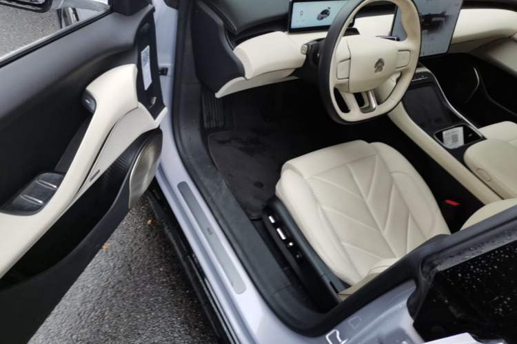 Used Nio ET5 2025 75 kWh Driver Seat