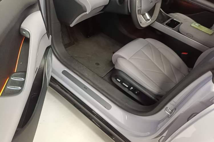 Used Nio ET5 2025 75 kWh Driver Seat
