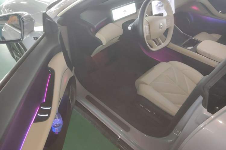 Used Nio ET5 2025 75 kWh Driver Seat