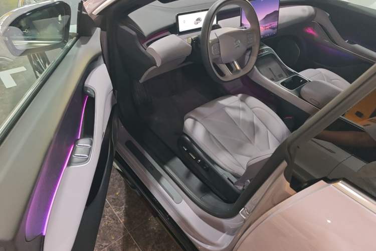 Used Nio ET5 2025 75 kWh Driver Seat