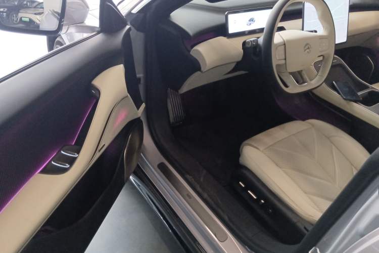 Used Nio ET5 2025 75 kWh Driver Seat