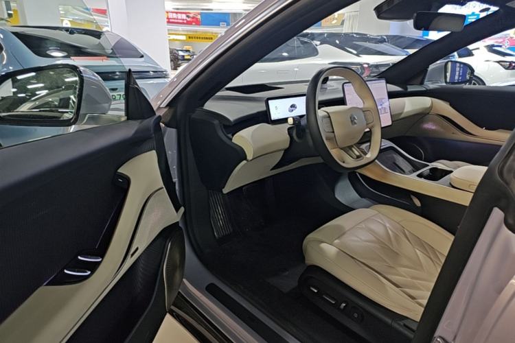 Used Nio ET5 2025 75 kWh Driver Seat