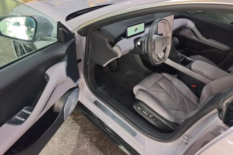Used Nio ET5 2025 75 kWh Driver Seat