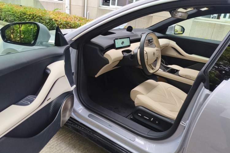 Used Nio ET5 2025 75 kWh Driver Seat