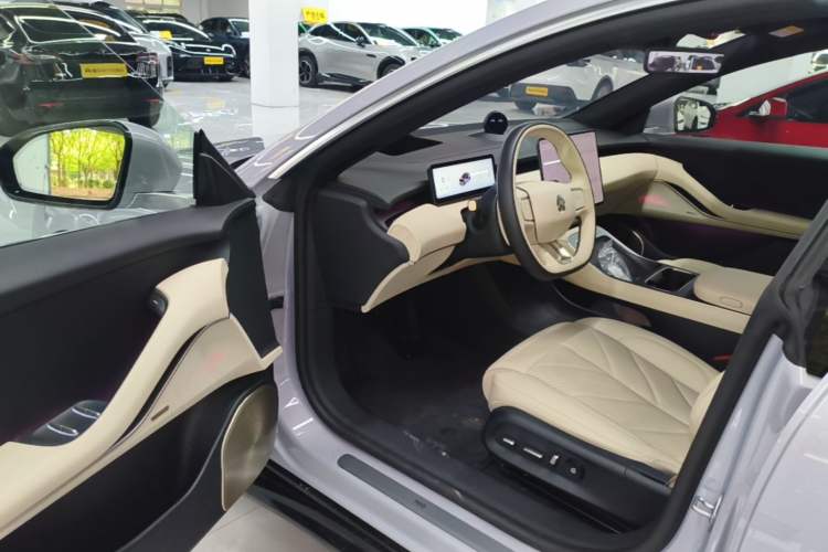 Used Nio ET5 2025 75 kWh Driver Seat