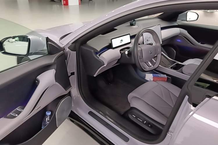 Used Nio ET5 2025 75 kWh Driver Seat