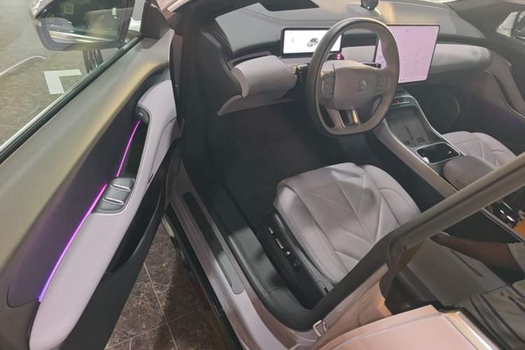 Used Nio ET5 2025 75 kWh Driver Seat