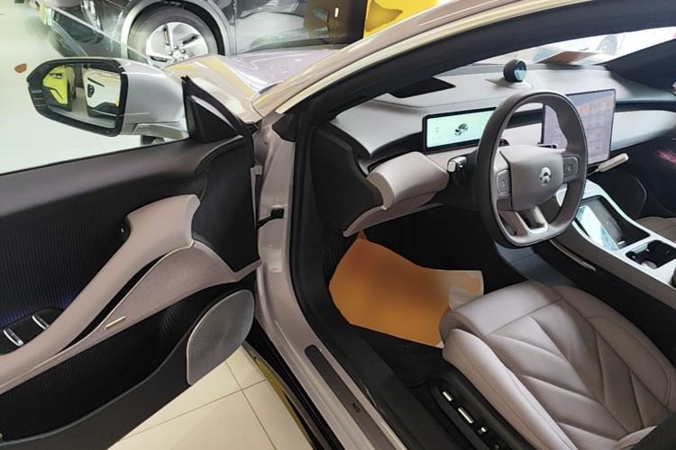Used Nio ET5 2025 75 kWh Driver Seat