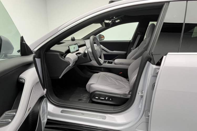Used Nio ET5 2025 75 kWh Driver Seat