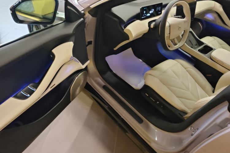 Used Nio ET5 2025 75 kWh Driver Seat
