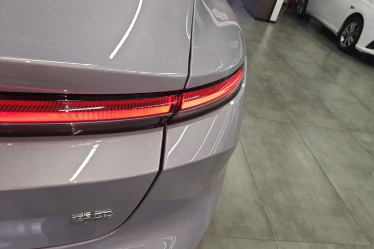 Used Nio ET5 2025 75 kWh Exterior 1