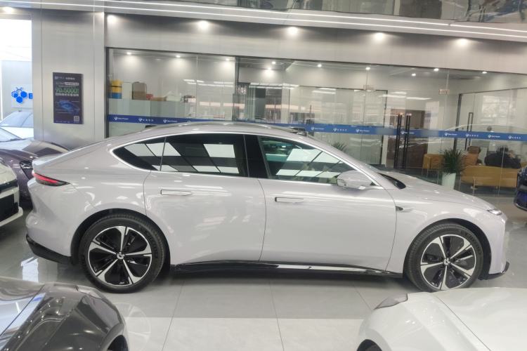Used Nio ET5 2025 75 kWh Exterior 2