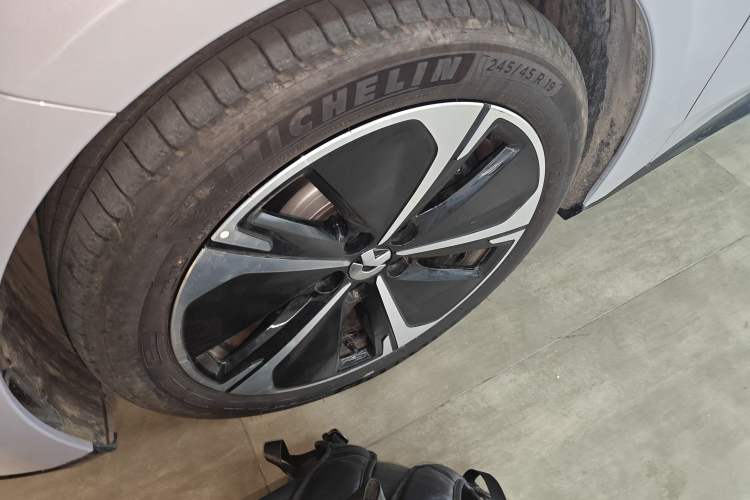 Used Nio ET5 2025 75 kWh Exterior 2