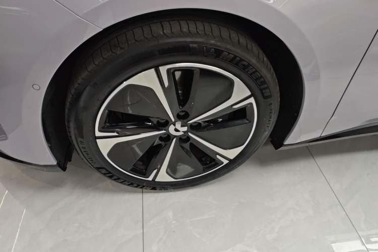 Used Nio ET5 2025 75 kWh Exterior 4