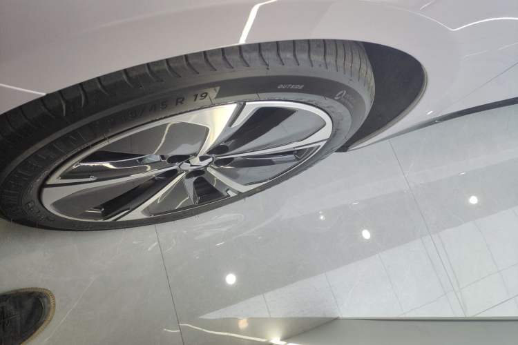 Used Nio ET5 2025 75 kWh Exterior 4