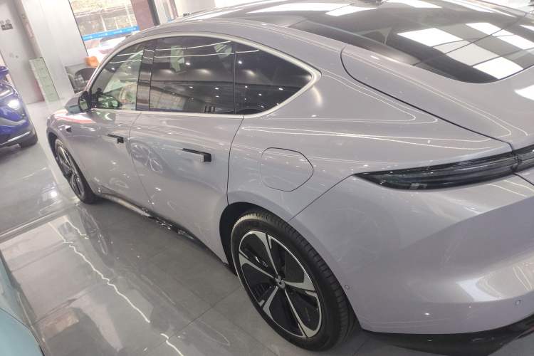 Used Nio ET5 2025 75 kWh Exterior 5