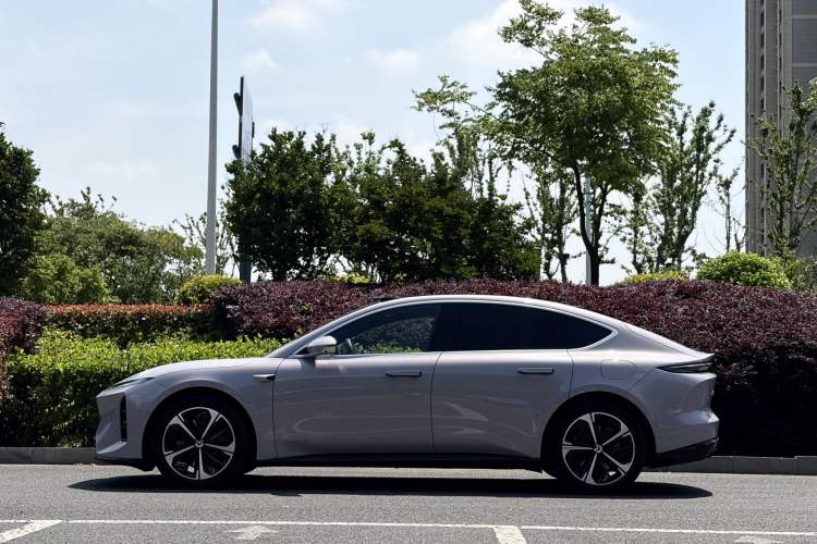 Used Nio ET5 2025 75 kWh Exterior 6