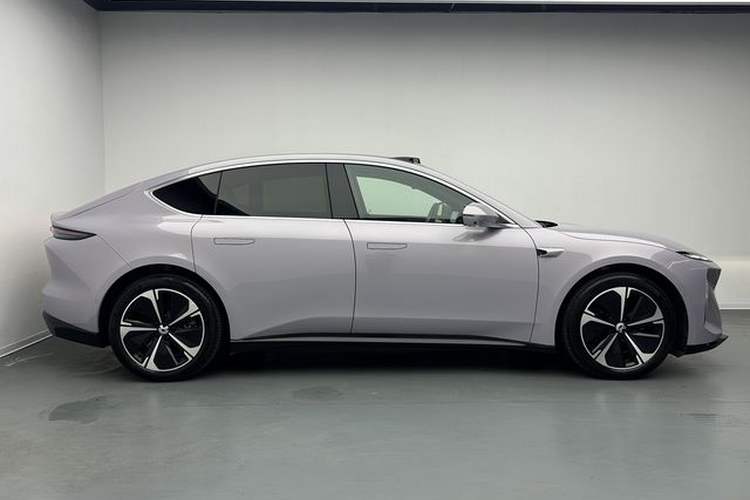 Used Nio ET5 2025 75 kWh Exterior 6
