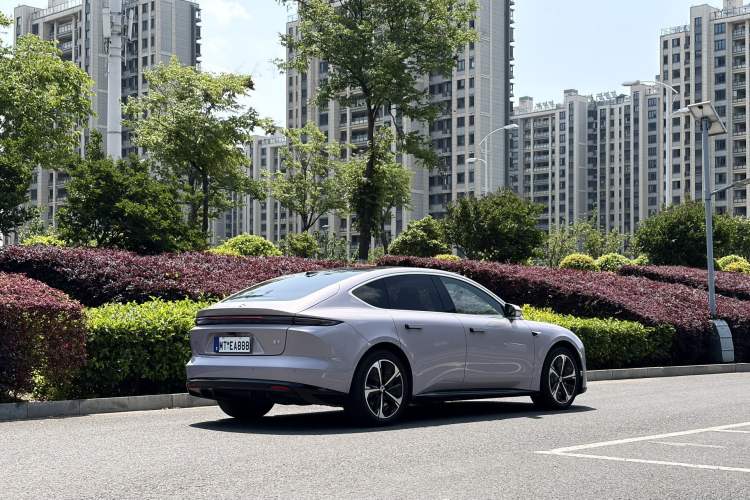 Used Nio ET5 2025 75 kWh Exterior 7