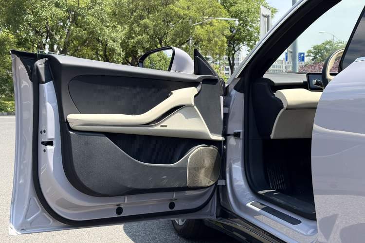 Used Nio ET5 2025 75 kWh Exterior 8