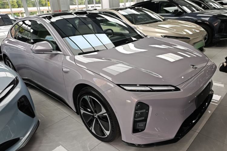 Used Nio ET5 2025 75 kWh Front Right 45 Deg