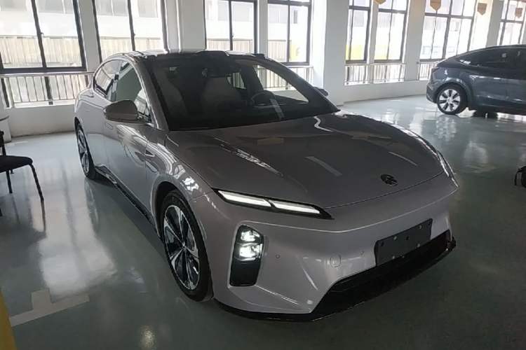 Used Nio ET5 2025 75 kWh Front Right 45 Deg