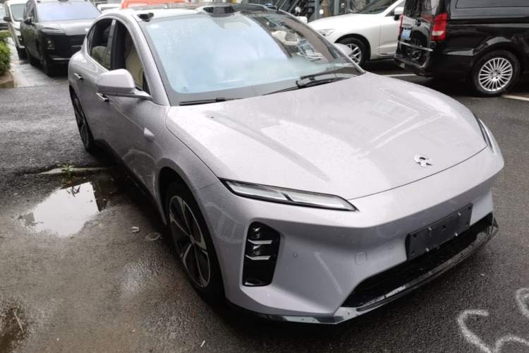 Used Nio ET5 2025 75 kWh Front Right 45 Deg