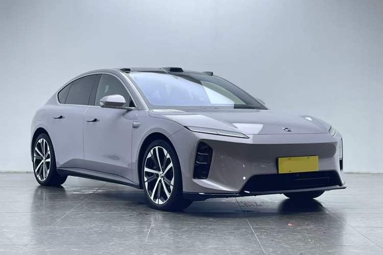 Used Nio ET5 2025 75 kWh Front Right 45 Deg