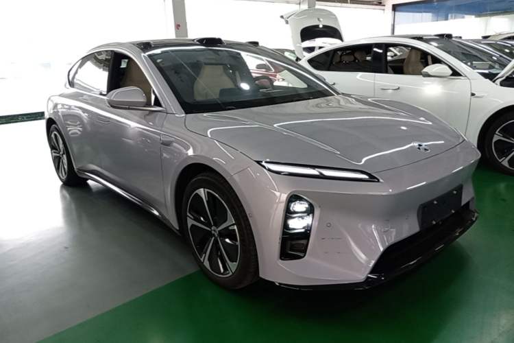 Used Nio ET5 2025 75 kWh Front Right 45 Deg