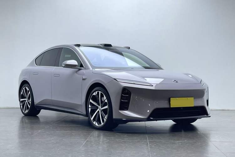 Used Nio ET5 2025 75 kWh Front Right 45 Deg