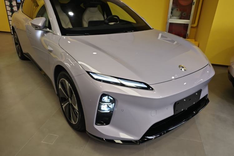Used Nio ET5 2025 75 kWh Front Right 45 Deg