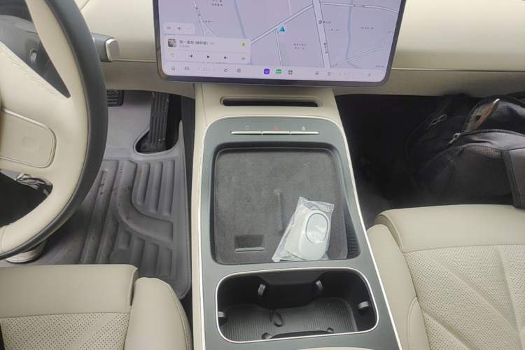 Used Nio ET5 2025 75 kWh Gear Lever