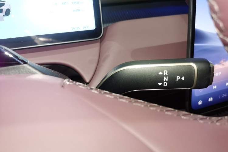Used Nio ET5 2025 75 kWh Gear Lever
